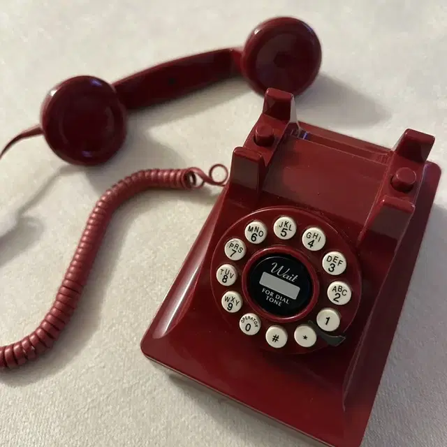 Wild and Wolf 302 Desk Phone red