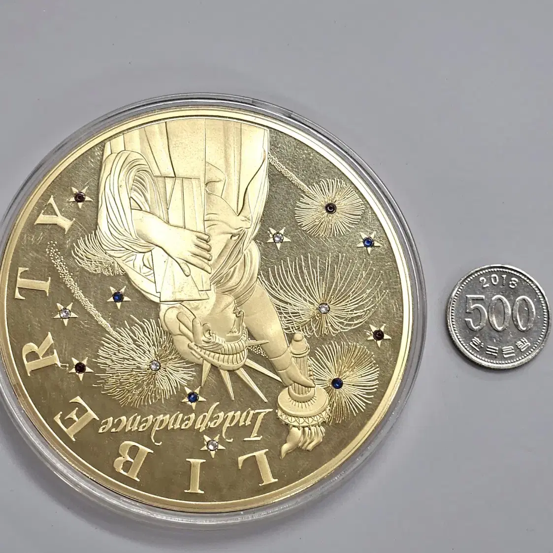 American Mint 제작한 독립기념 금도금 보석삽입메달