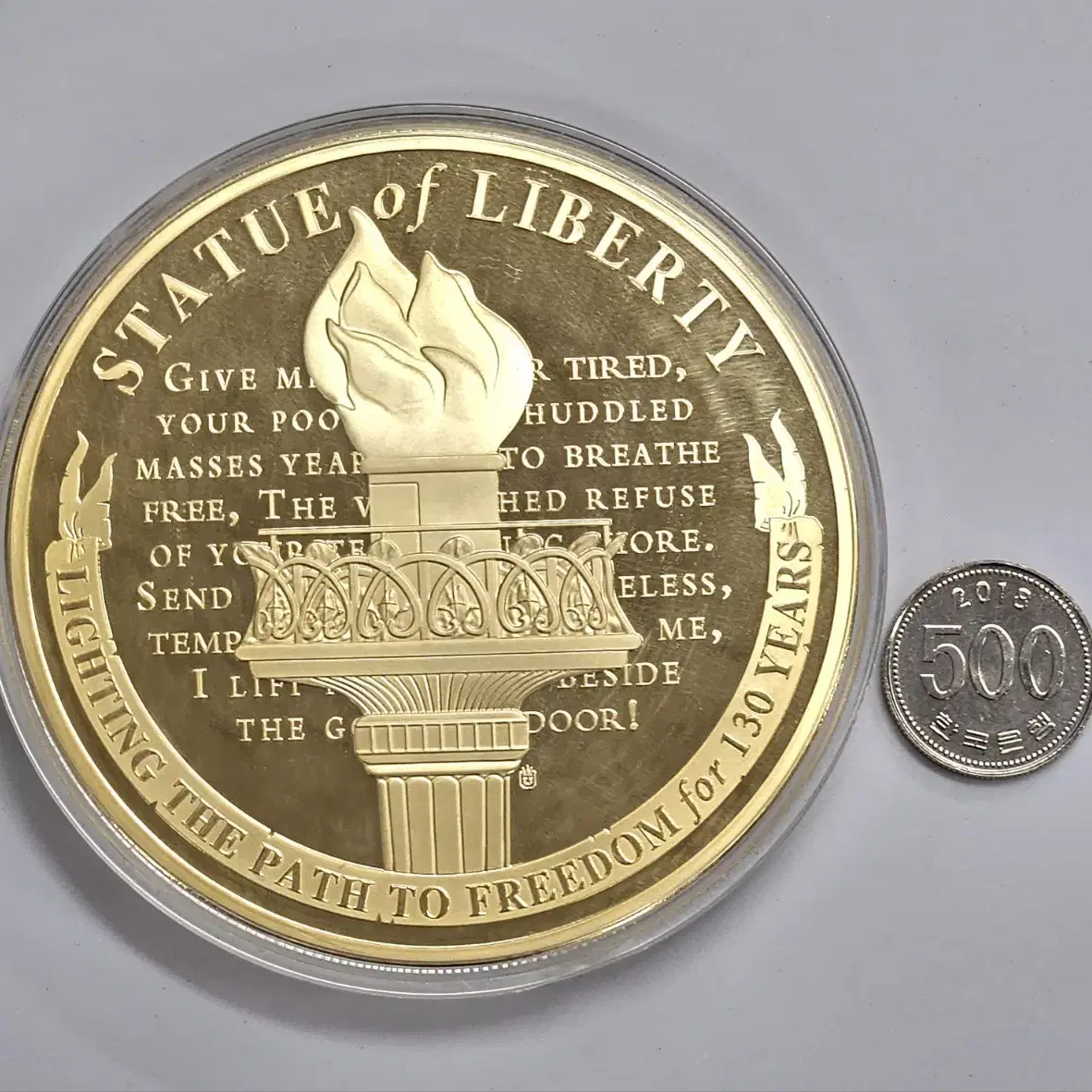 American Mint 제작한 독립기념 금도금 보석삽입메달