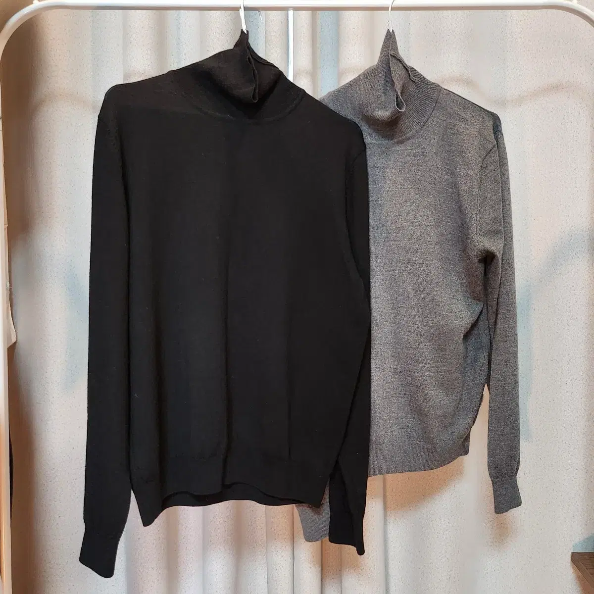 Insanity Turtleneck in Bulk