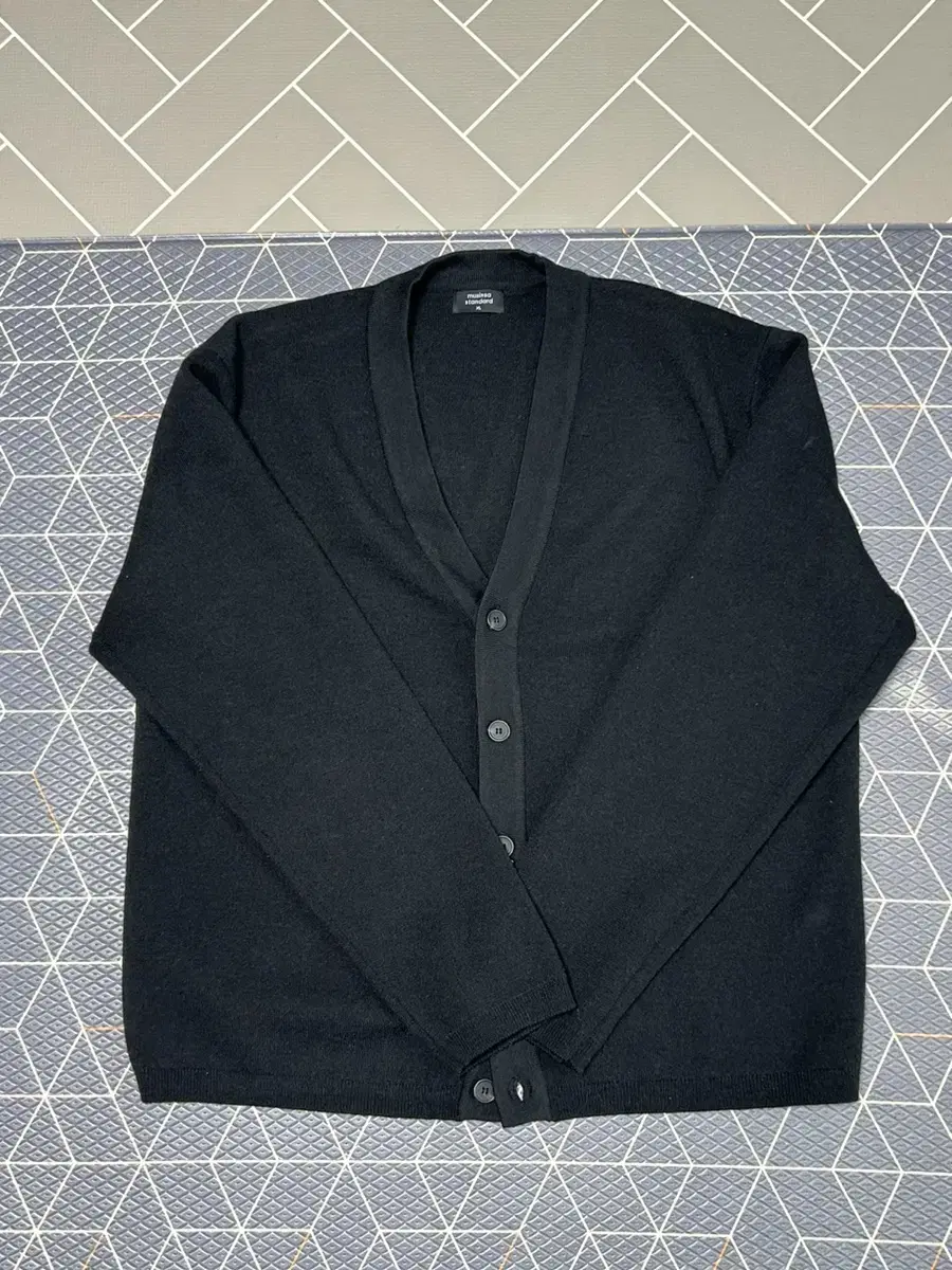 Gentleman's Minimal semi Cropped Cardigan XL