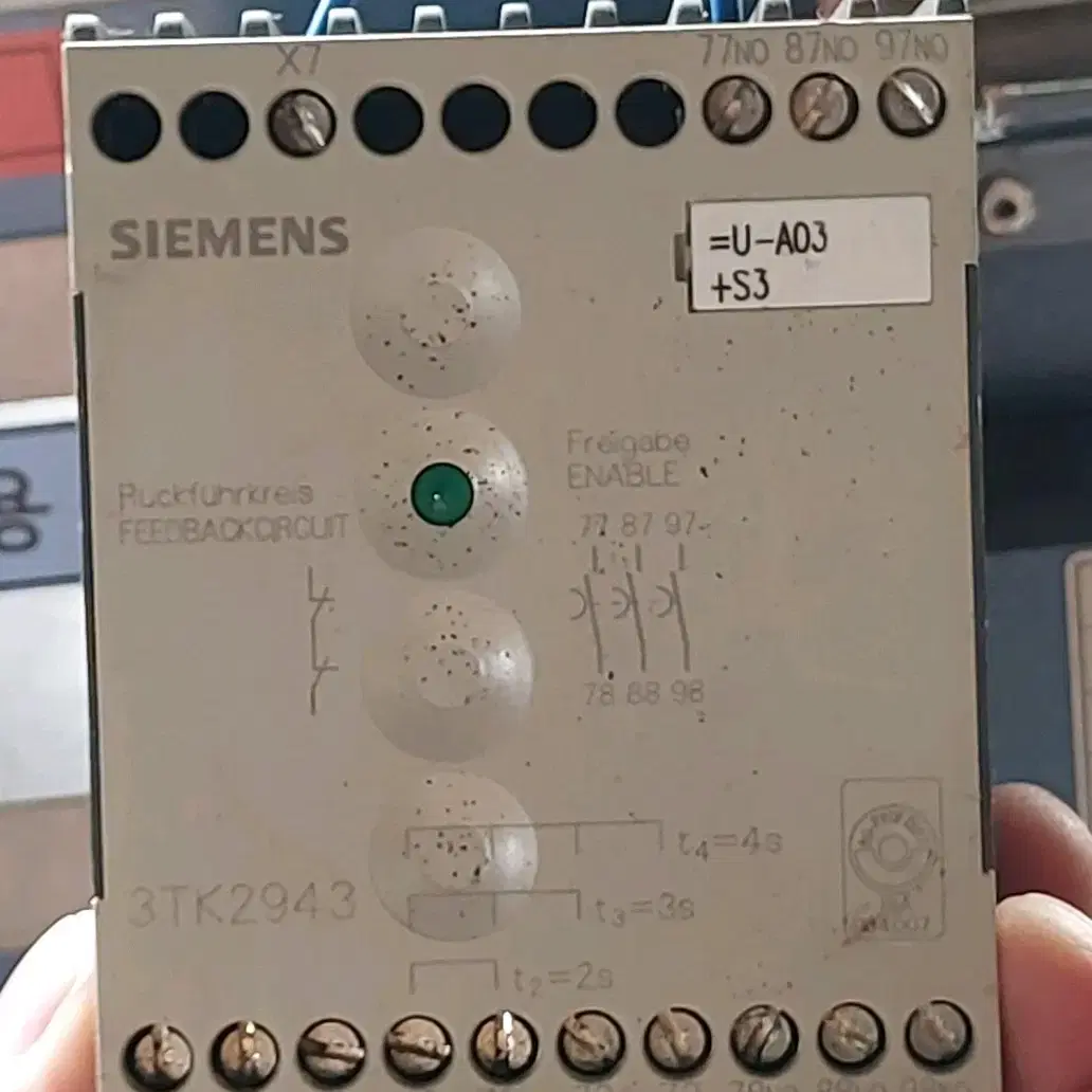 SIEMENS 3TK2943-0BB4 SAFETY RELAY