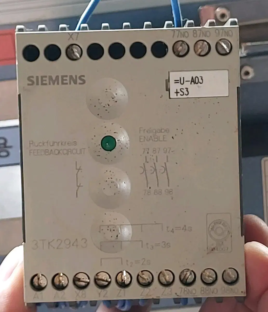 SIEMENS 3TK2943-0BB4 SAFETY RELAY