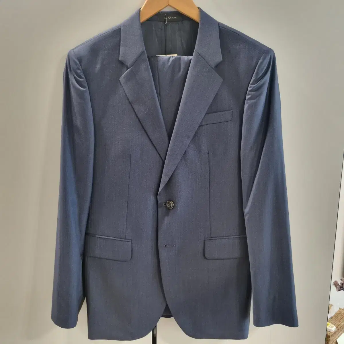 Jesse Momo 100% navy suit 100/82 for sale. Good condition