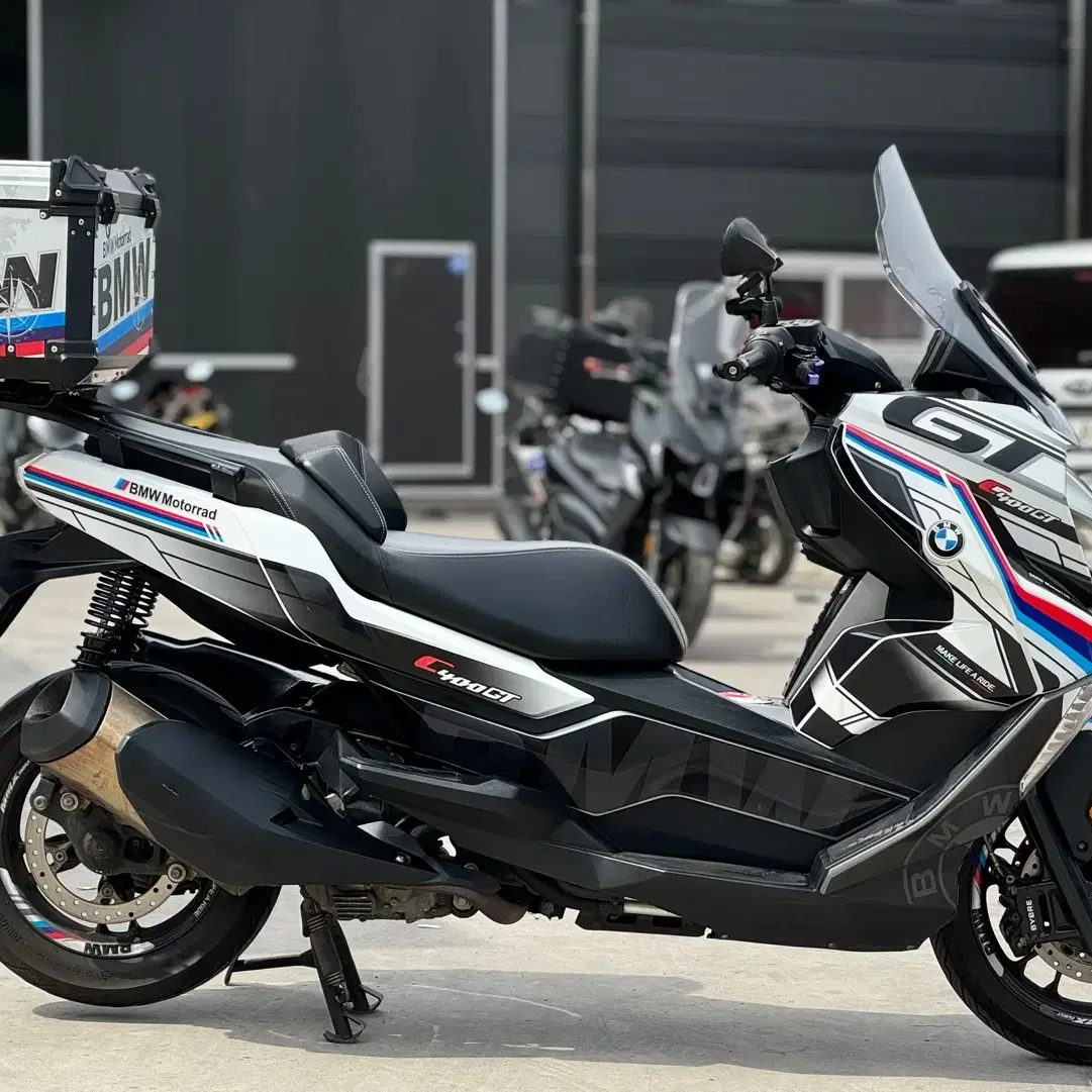 BMW C400GT 풀데칼 블랙박스 튜닝차량 좋은금액에 판매 합니다