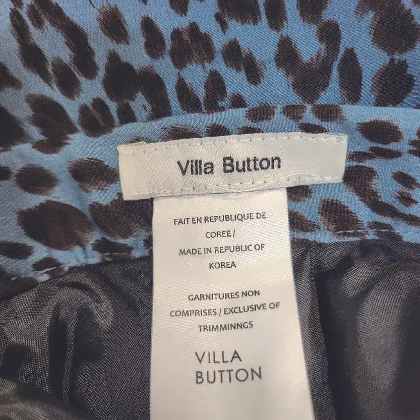 빌라버튼(Villa Button) 딥블루 호피 프린팅 롱 스커트