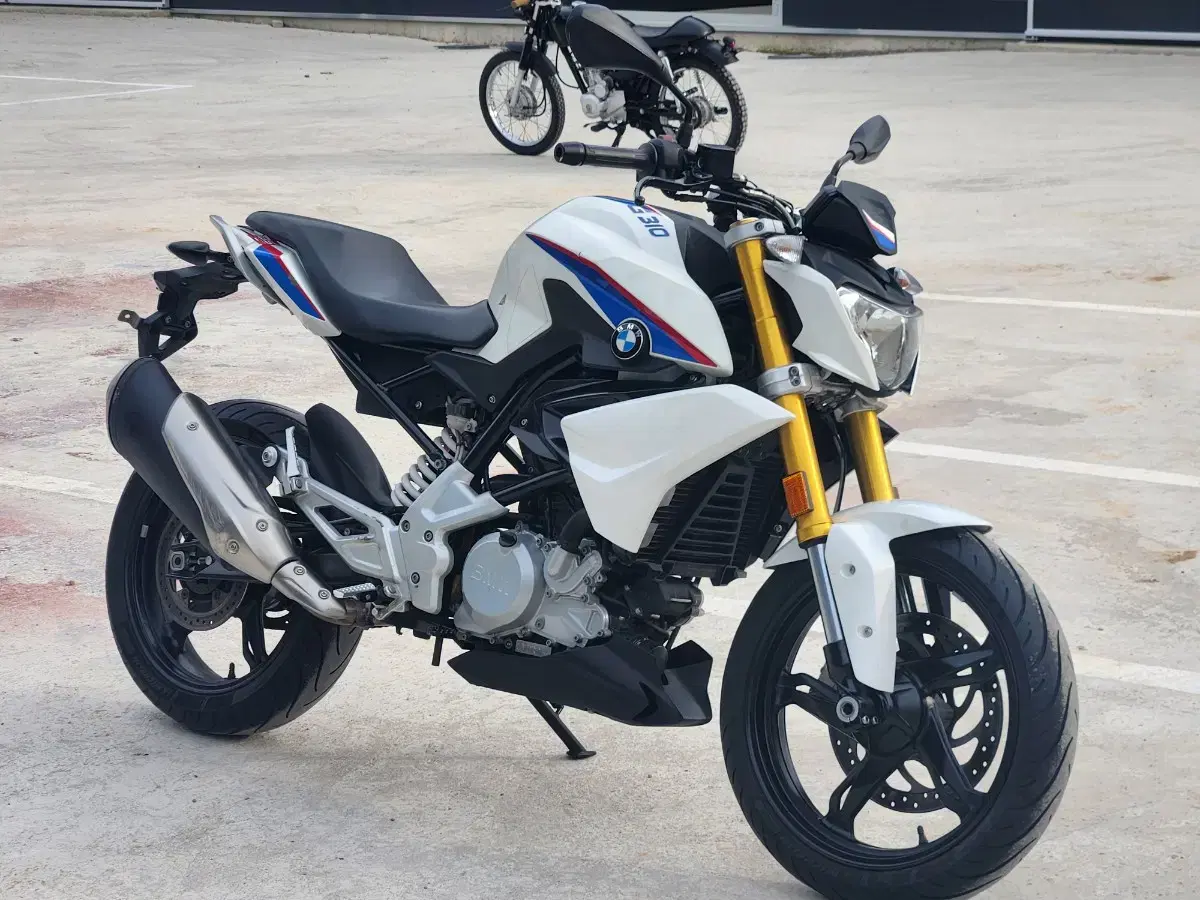 BMW g310r 17년식 9000키로 290만원 판매합니다