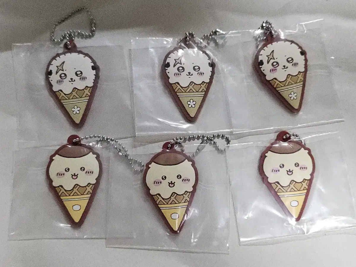 Chiikawa Ice Cream Kuji keyring Kurimanju, Rakko