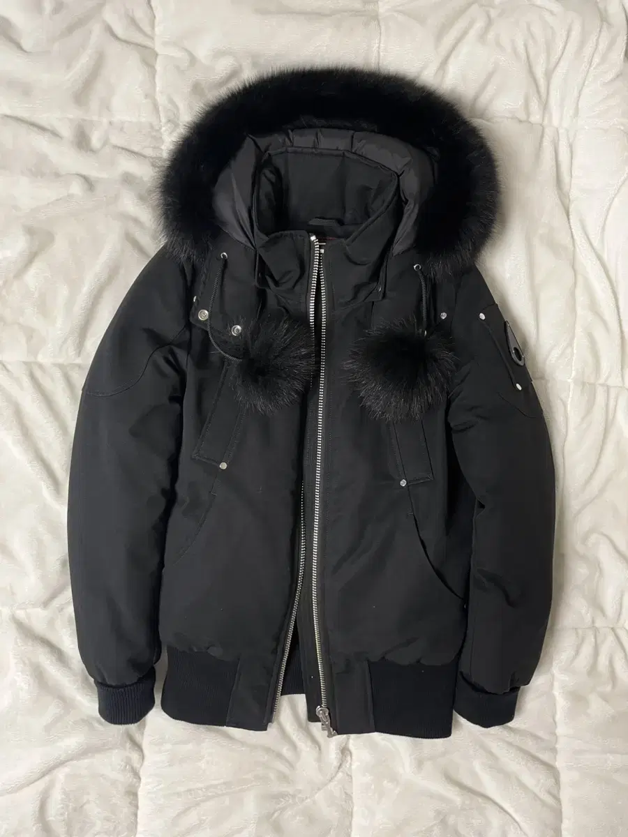 22-year-old Mounsukle Women's S Black Black Fur Black Mounsukle