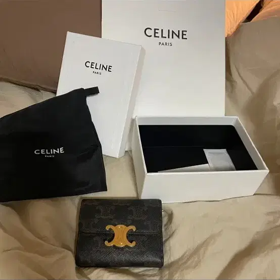 셀린느 트리오페 동전 컴팩트 지갑 (트리옹프) celine 셀린 CELI