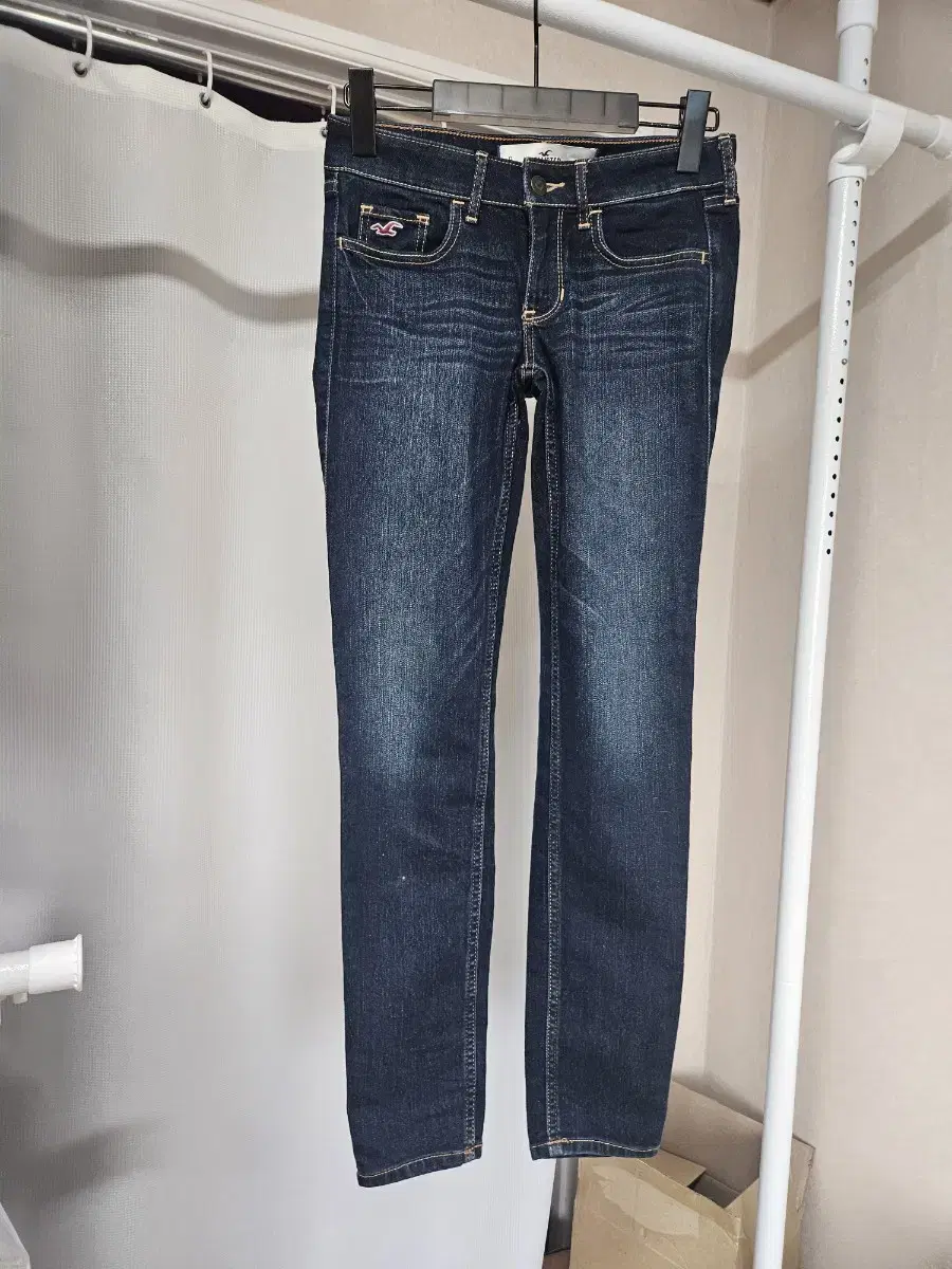 [Free Shipping] Hollister Slim Fit Nami Look Poca Sweat Jeans