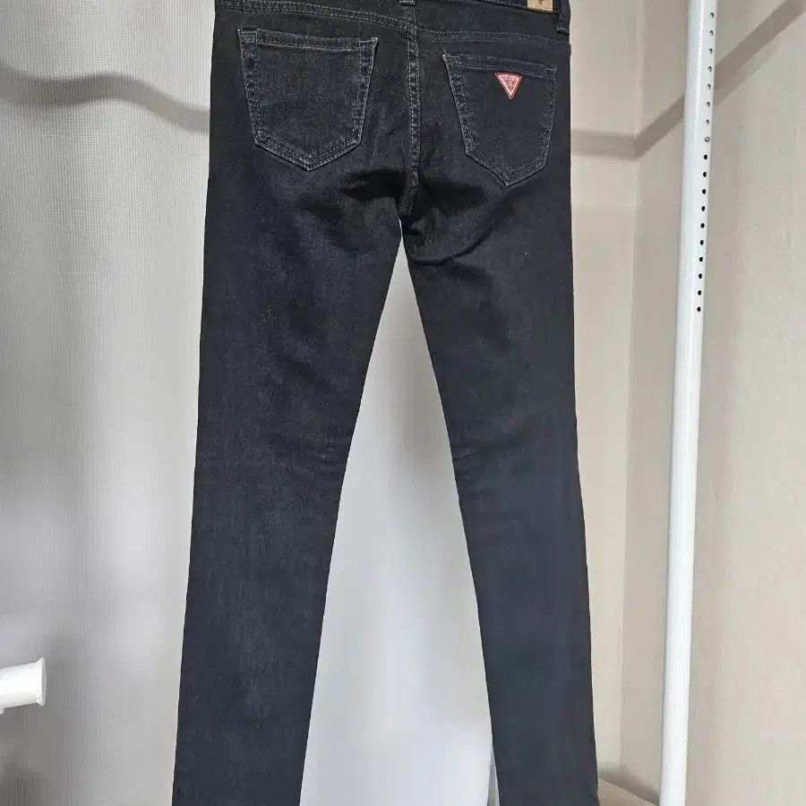 GUESS JEANS  게스 데님 청바지 나미룩 블랙진