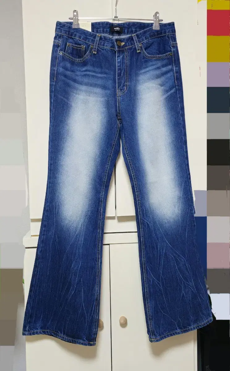 High-waisted boot-cut jeans (new)