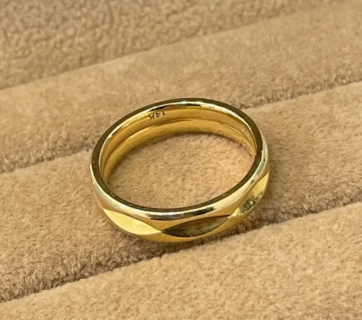 14K Vintage Cut Ring Vahn No. 10