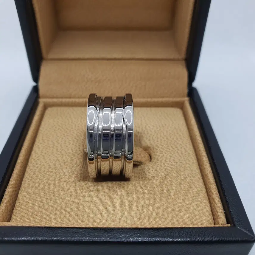 불가리 뉴올드와치BVLGARI 18K WG 화이트 골드 비제로 4링 57 사진 3