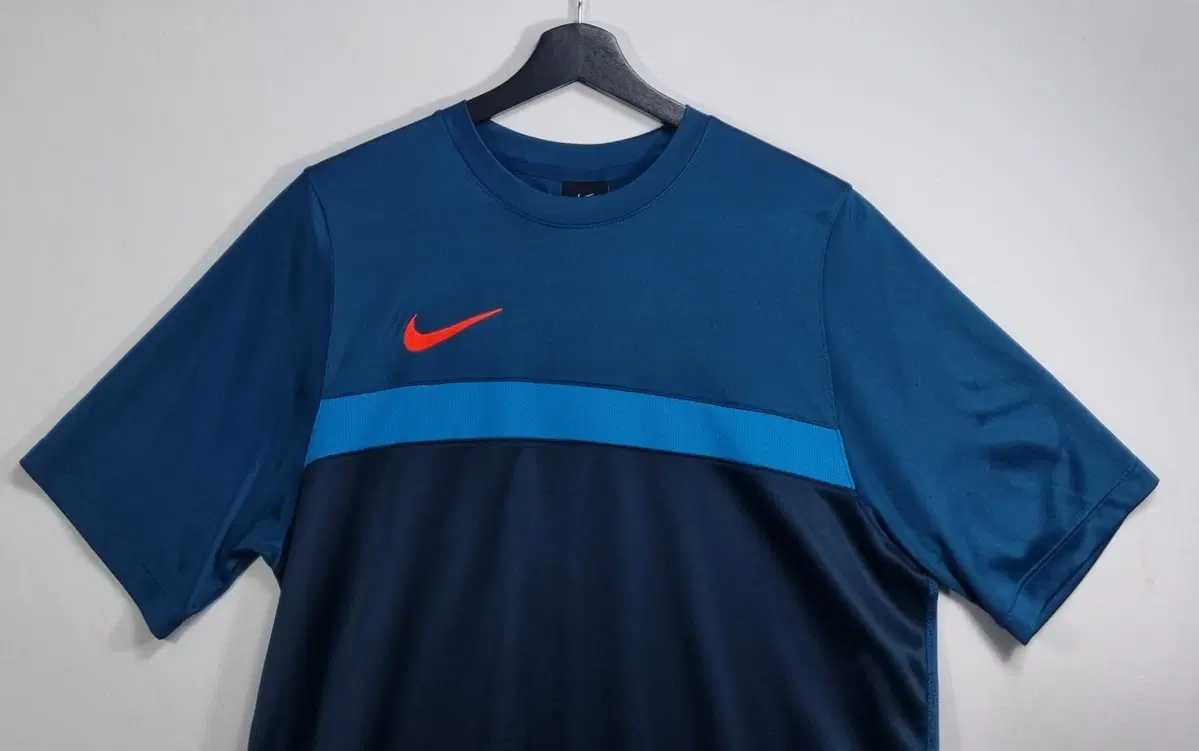 true to size M (95) Nike Turquoise Functional Vahn