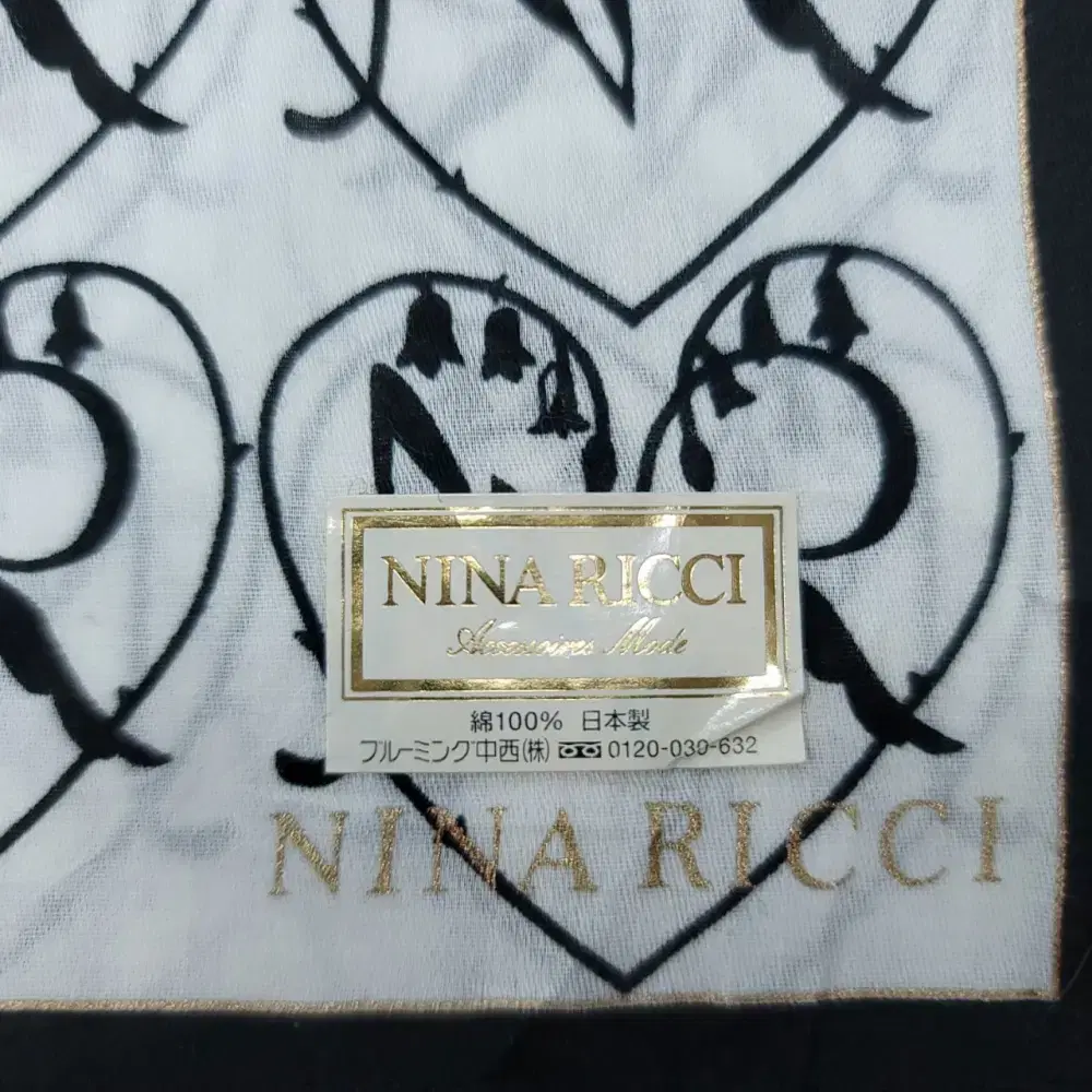 NINA RICCI 니나리치 하트플라워로고 쁘띠스카프 손수건GM A625