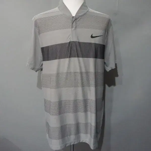 M8955 - Nike Golf Men's Size 100 Dark Gray Short Sleeve T-Shirt