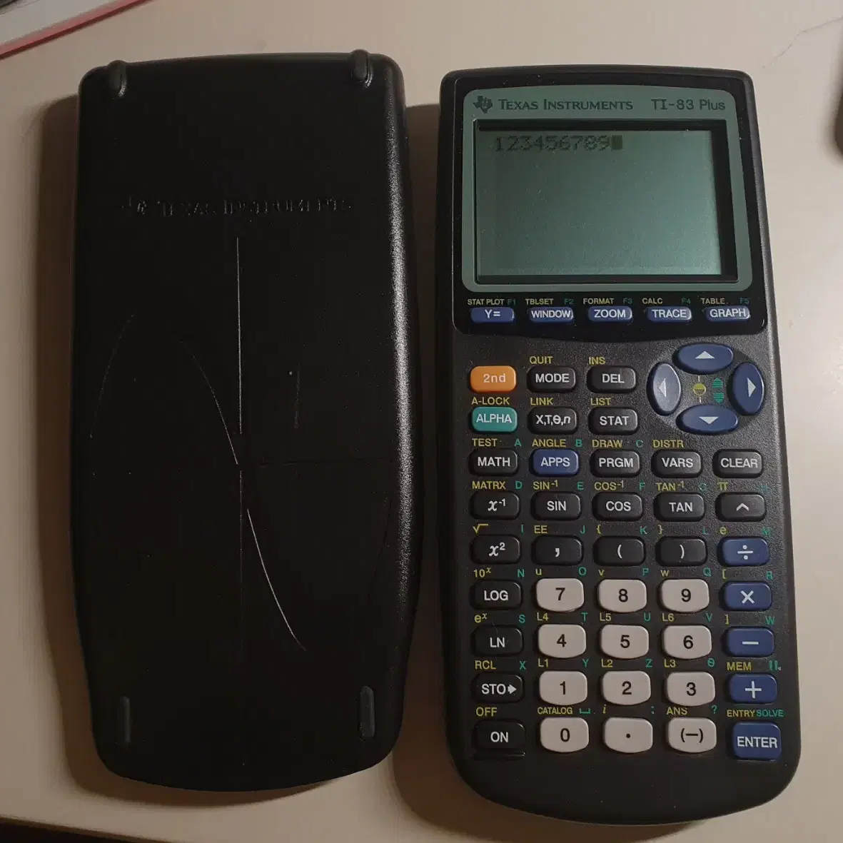 공학용 계산기 Texas Instruments TI-83 Plus