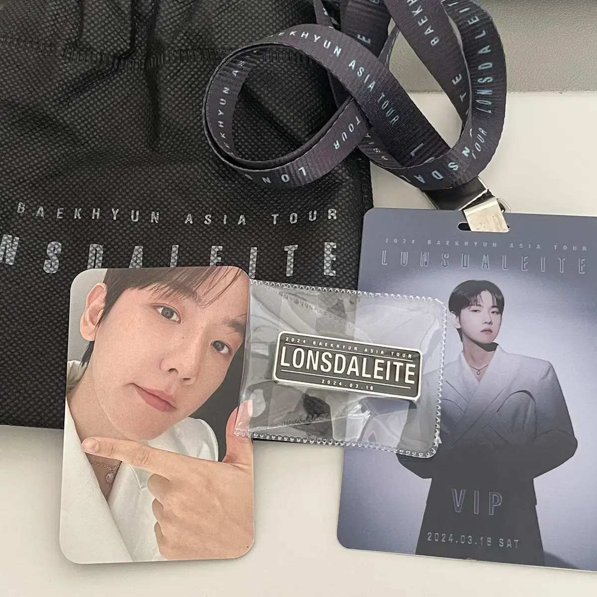 Last Price)Baekhyun Lonsdalite VIP photocard bulk WTS