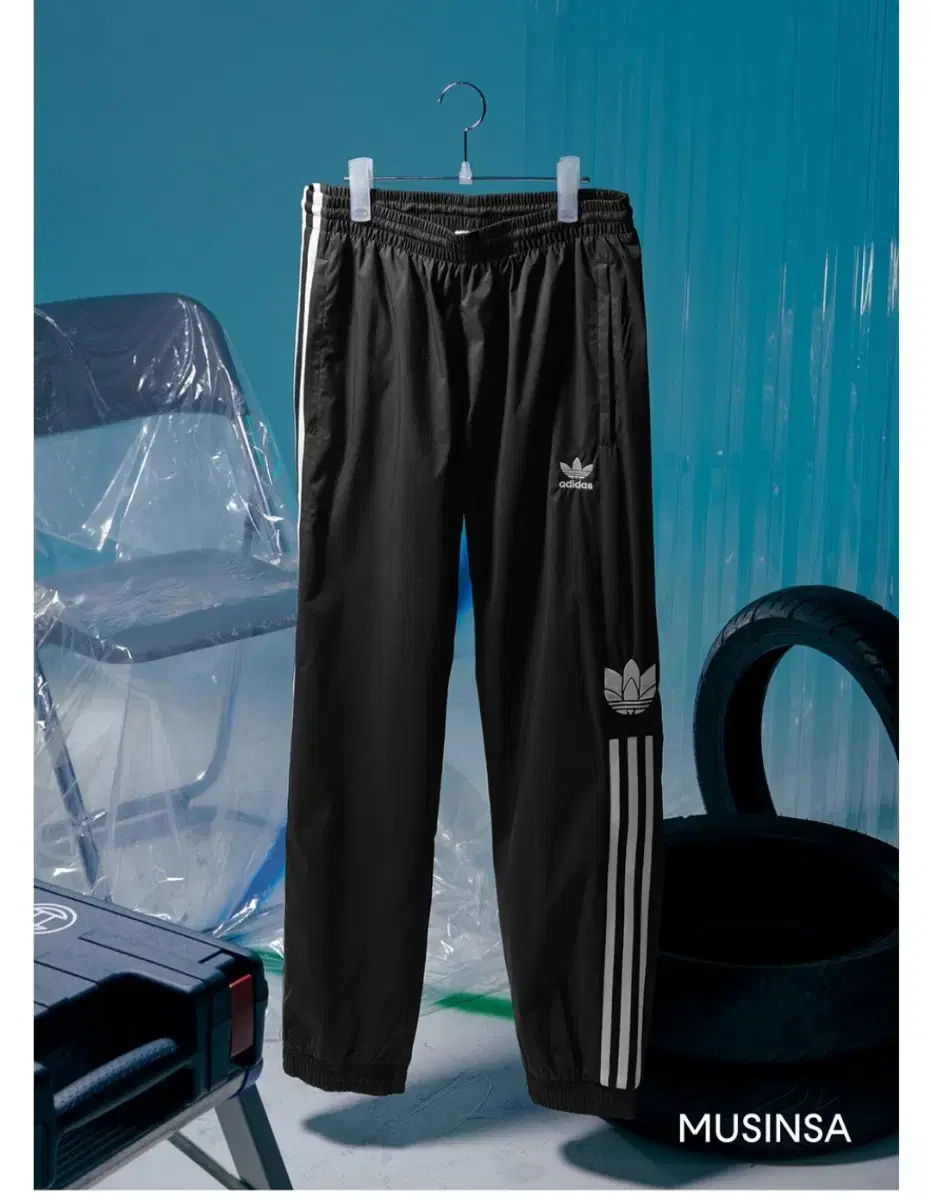 (S) adidas 3D Trefoil Track Pants