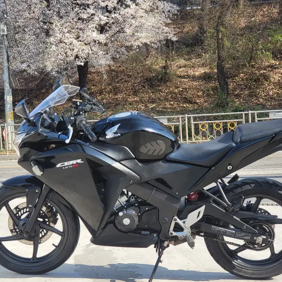 혼다 cbr125r 11년식 3만km 판매합니다