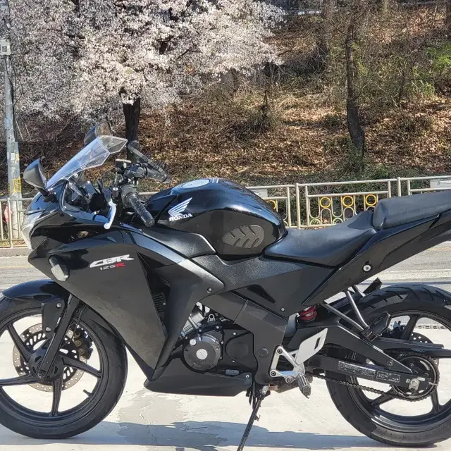 혼다 cbr125r 11년식 3만km 판매합니다