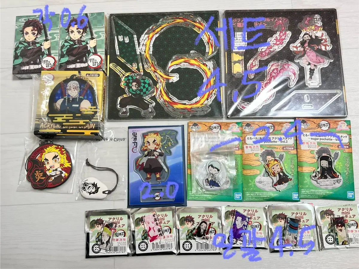 Demon's Blade acrylic Sells dioramas, infinite train acrylics, lottery goods, etc.