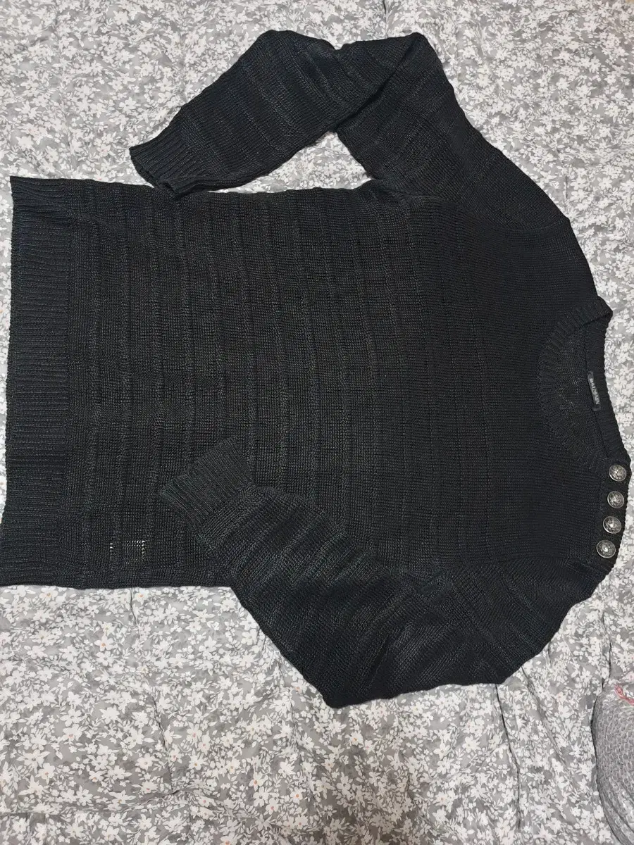 Balmain knit (100) sells in size L.