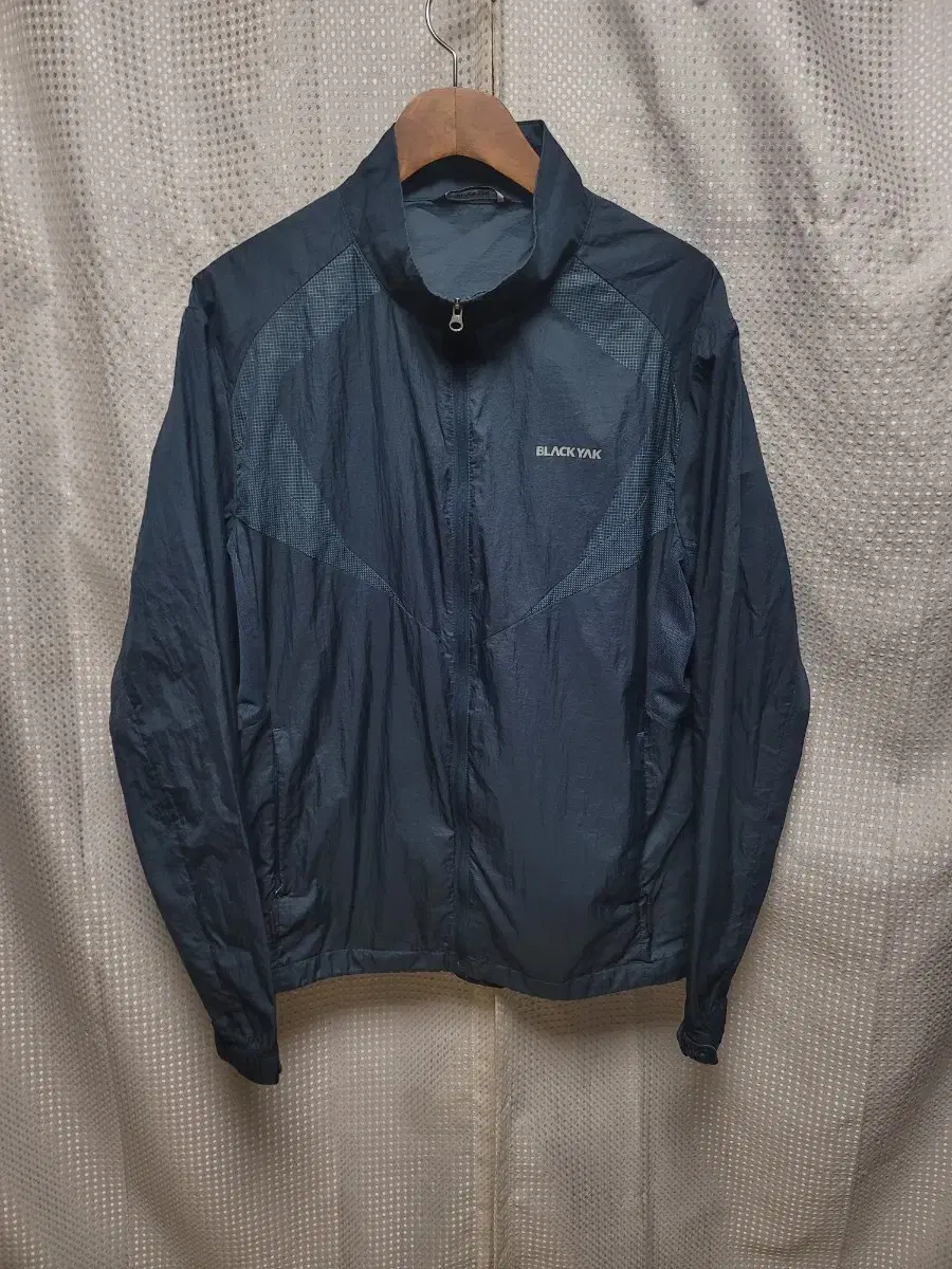 Blackyak Ultralight Windbreaker Size 105