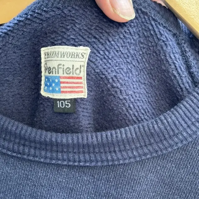 Penfield 네이비 뒷면 프린팅 맨투맨 105