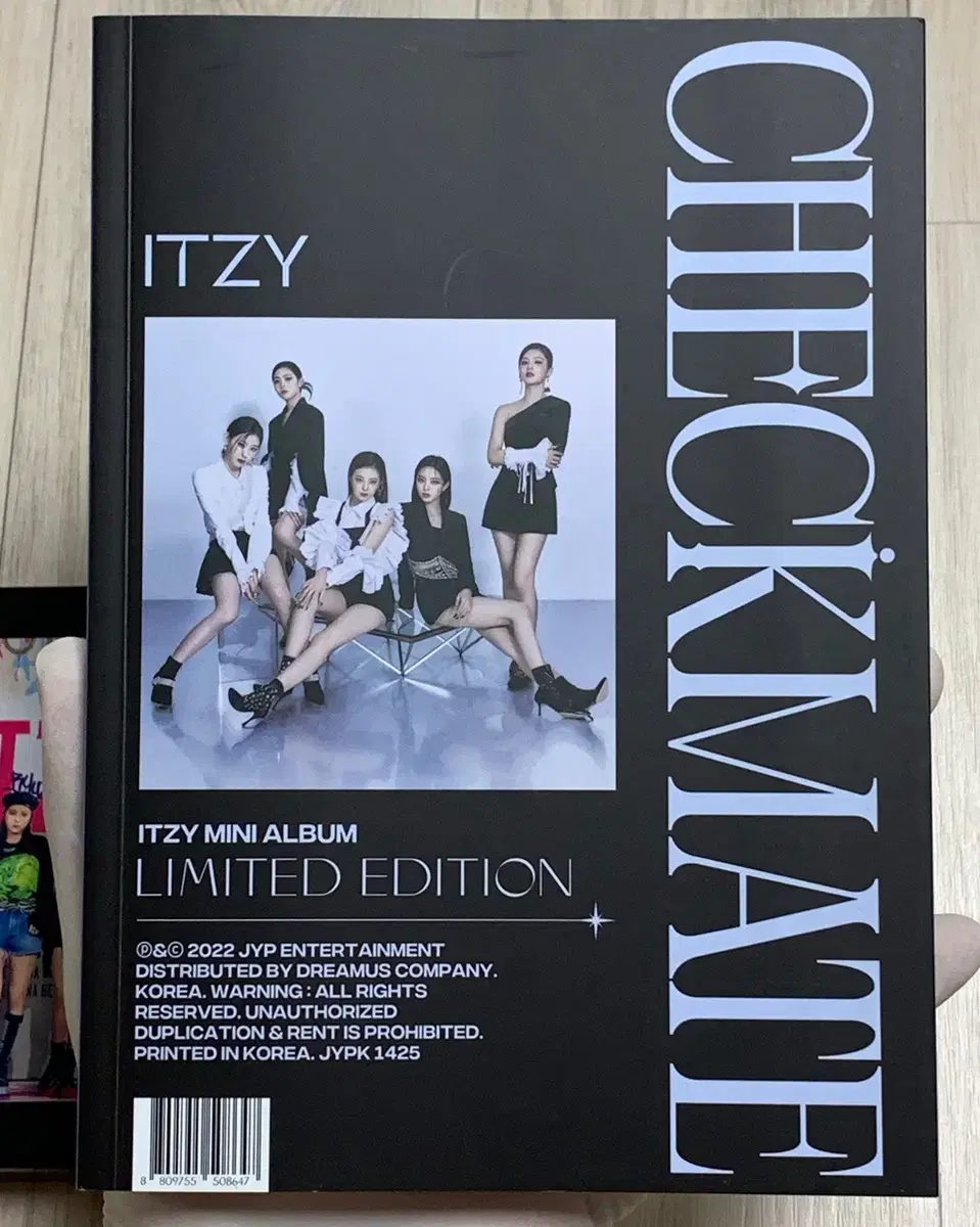 Itzy Checkmate album