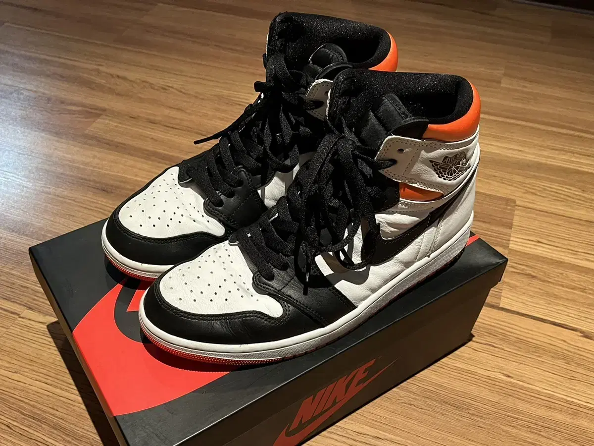 Jordan1 Retro High OG Electro Orange 285mm