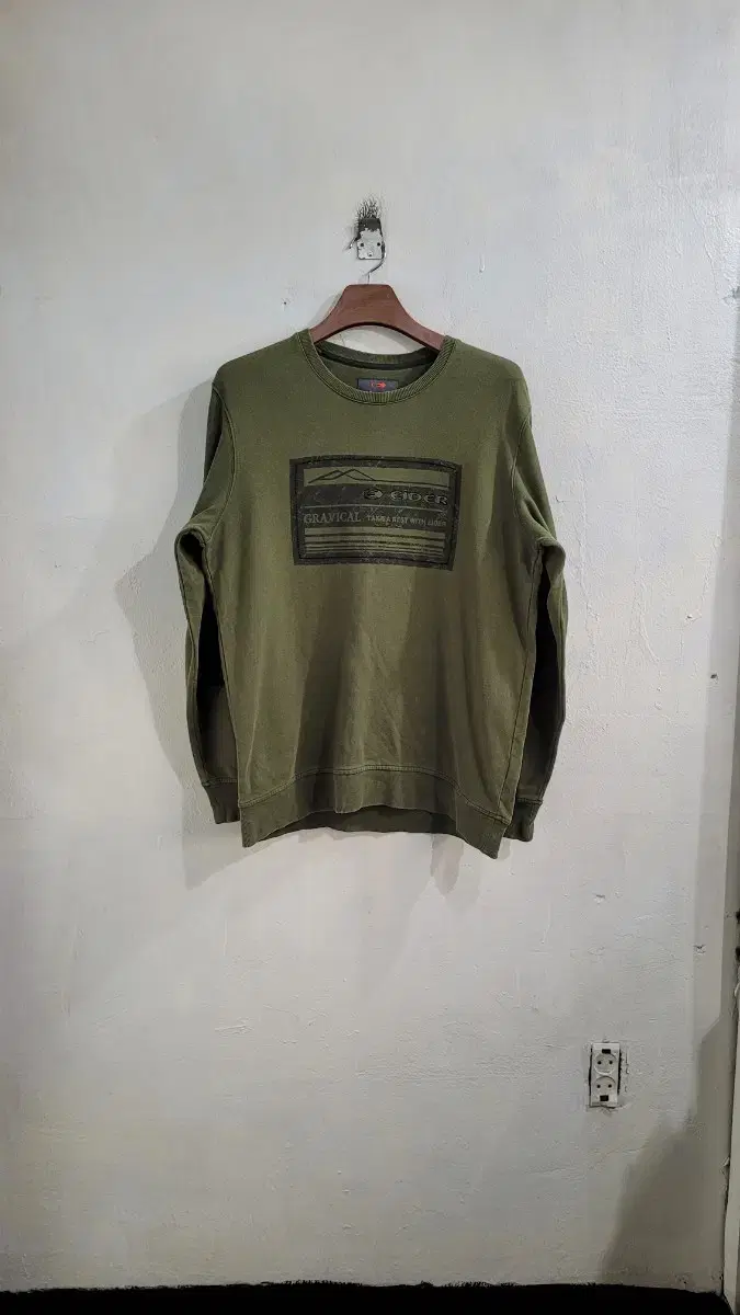 [105]Ider Outdoor deep khaki elbow patch man to man tee!