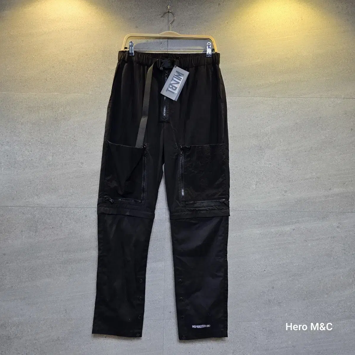 2 Way Transformation! Tech cargo! Jogger black pants!