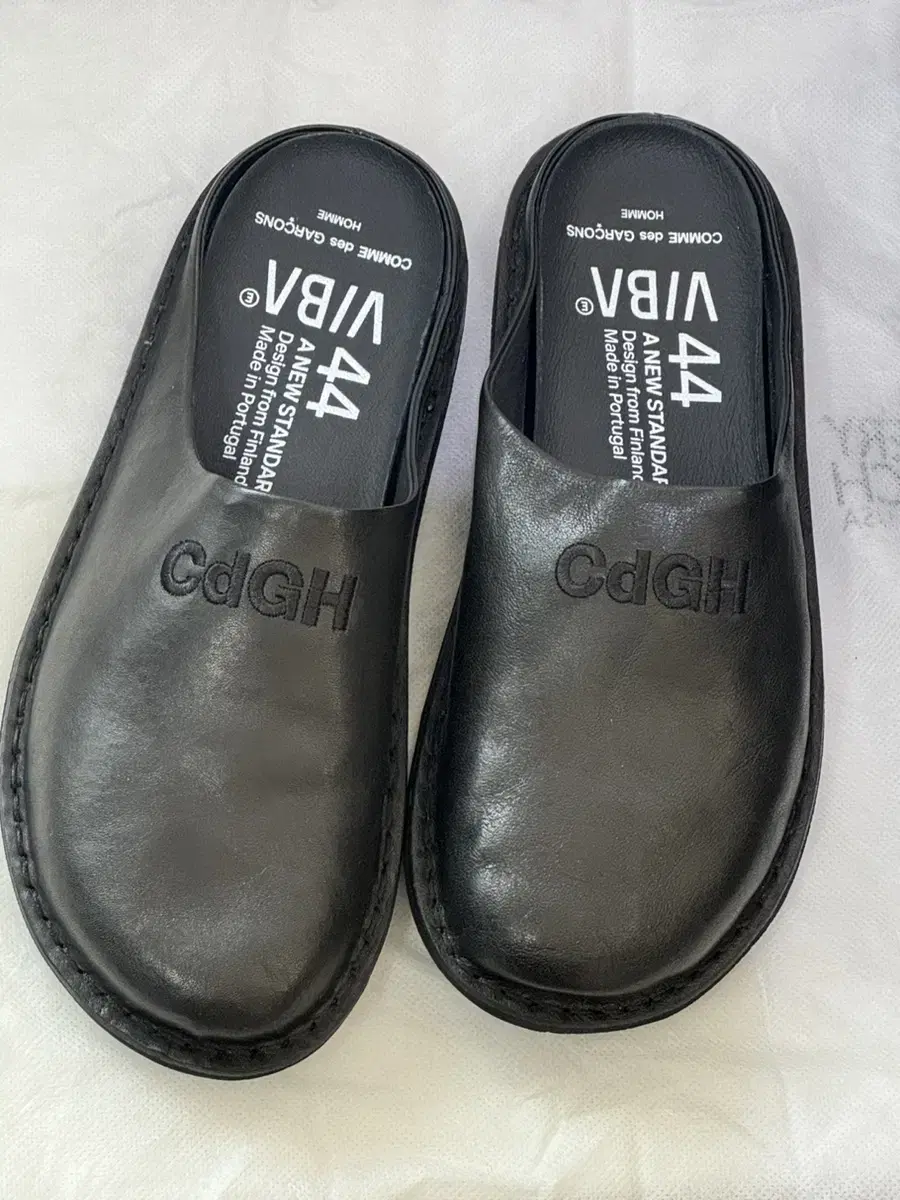 Comme des Garçons Song Homme VIBA Roman leather size 44 slippers for sale.