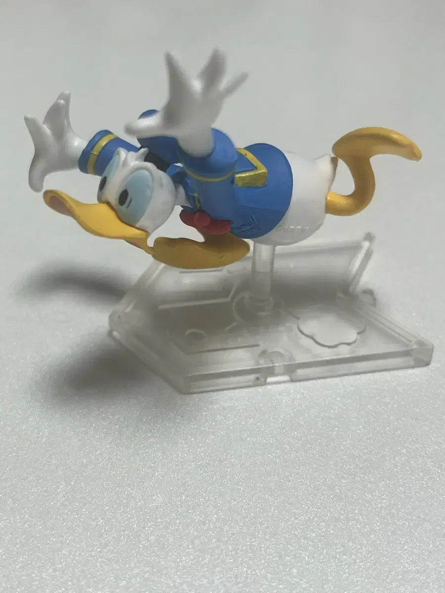 Disney Mickey & Friends Running Rushlife Capsule Figure Gacha (Donald Duck)