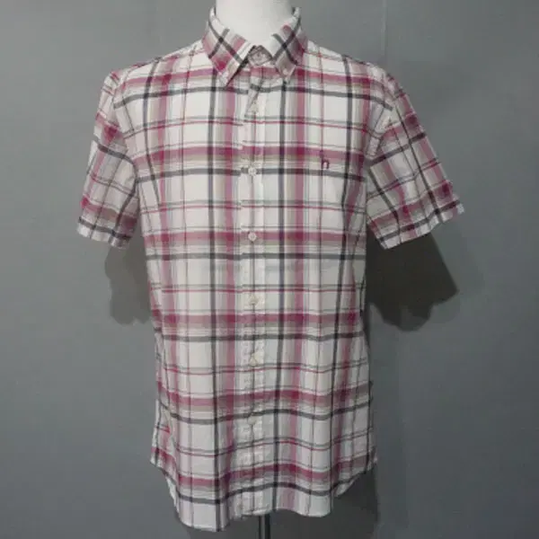 M8959 - Hedges Men's 100s purple check short sleeve shirt