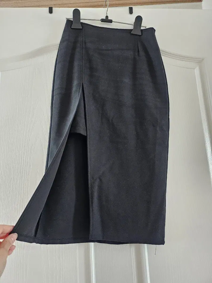 Black double-layered midi skirt