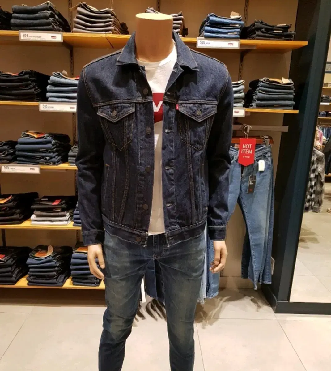 (Unworn) Levi's Denim Trucker JacketS