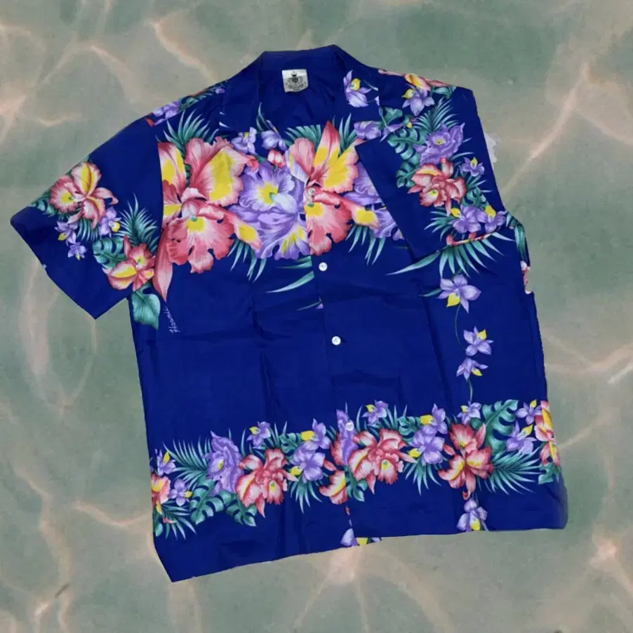 Vintage colorful Hawaiian shirt