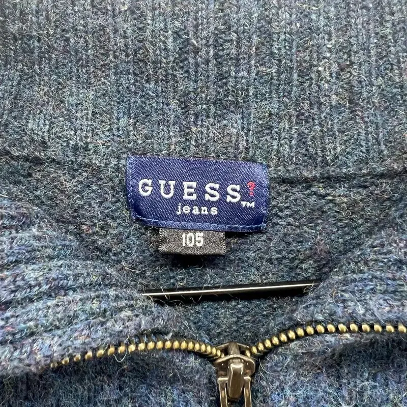 105게스진  GUESS JEANS 반집업 니트 봄룩 나들이룩 네이비