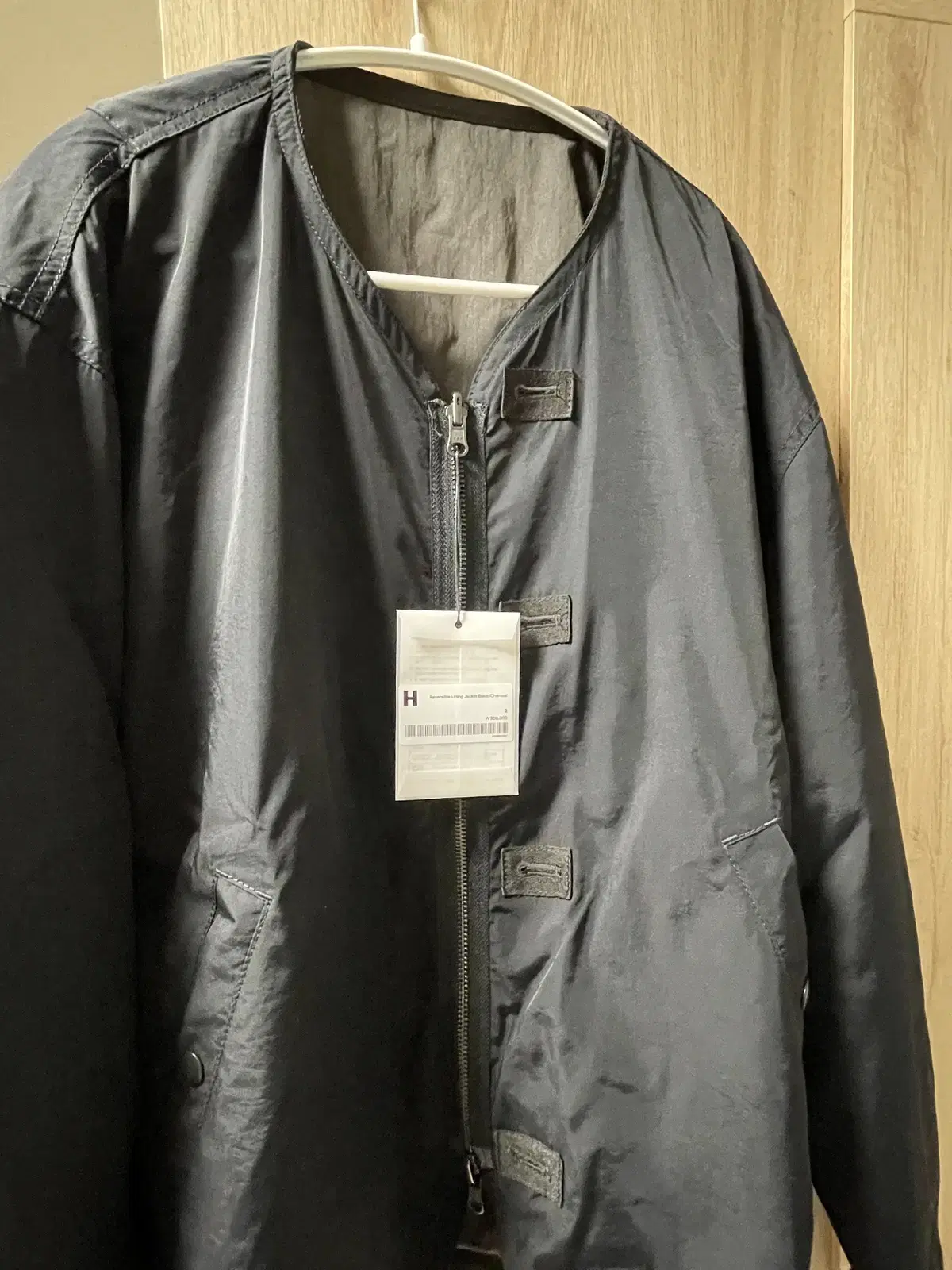 [2] Hatching room reversible lining jacket sold