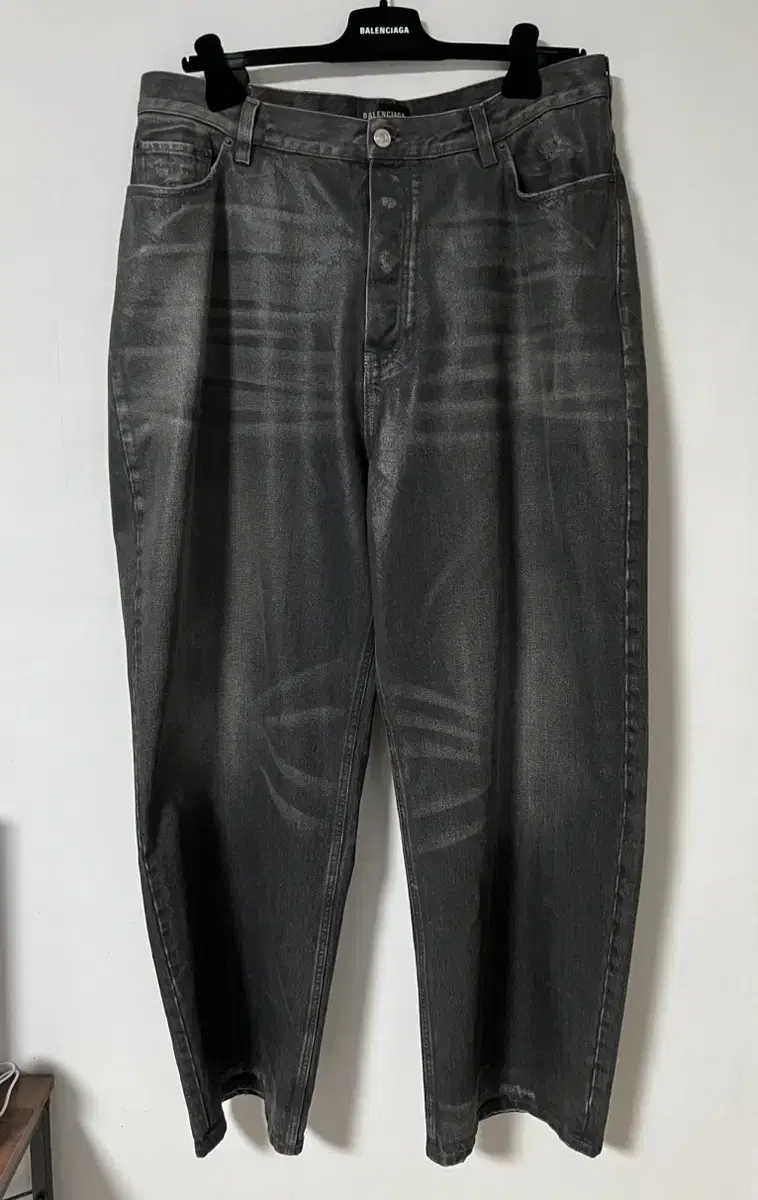 (M)Balenciaga Large Baggy Coated Denim Pants