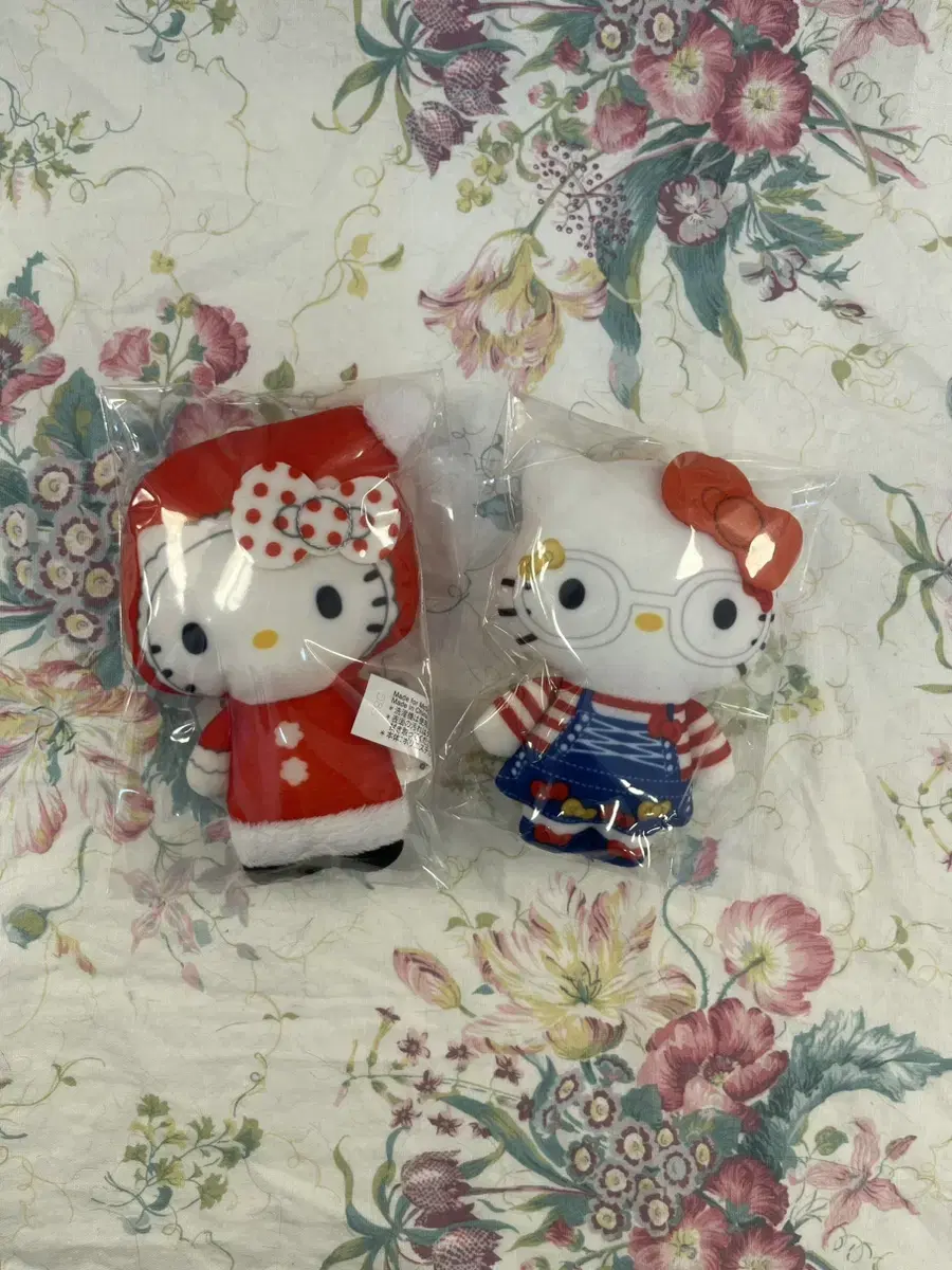 Hello Kitty McDonald's 50th Anniversary limited edition Happy Meal Keyring