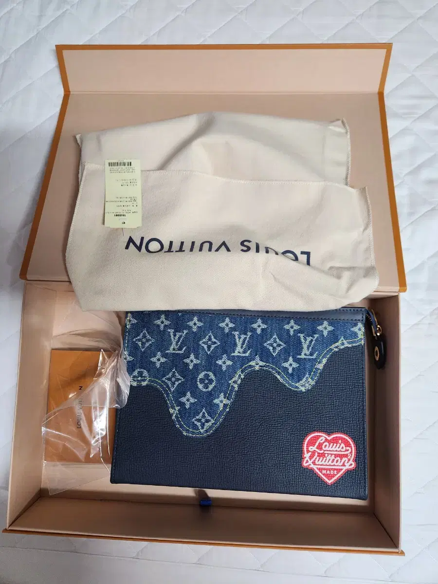 Louis Vuitton Nigo Pochette Boyage Zuu Clutch (New)