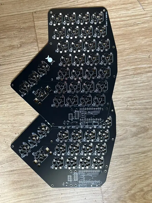 Nyx 무선 스플릿 키보드 pcb