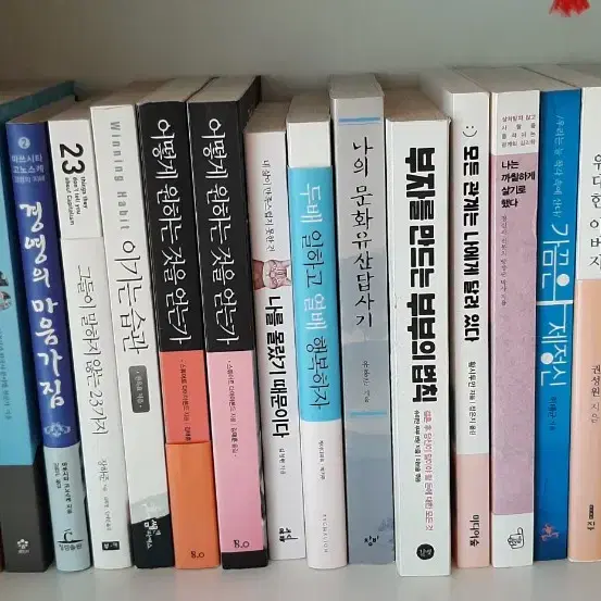 가끔은 제정신 .거의 새책 7000원 .여자의 미술관 8000원