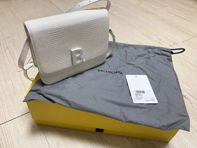 발렌시아가 Balenciaga B. 스몰 레더 숄더백