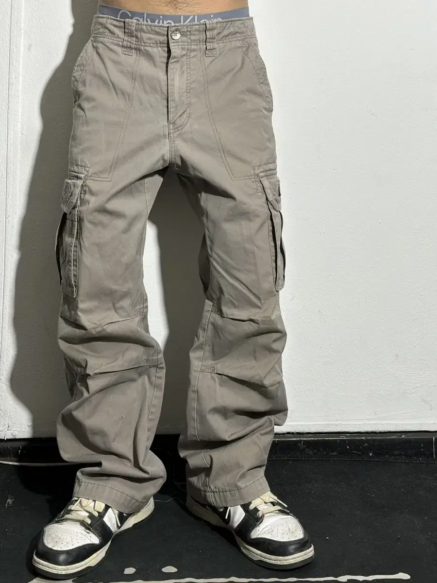 DUJEANSCO Two-Tuck Wide Cargo Pants 30